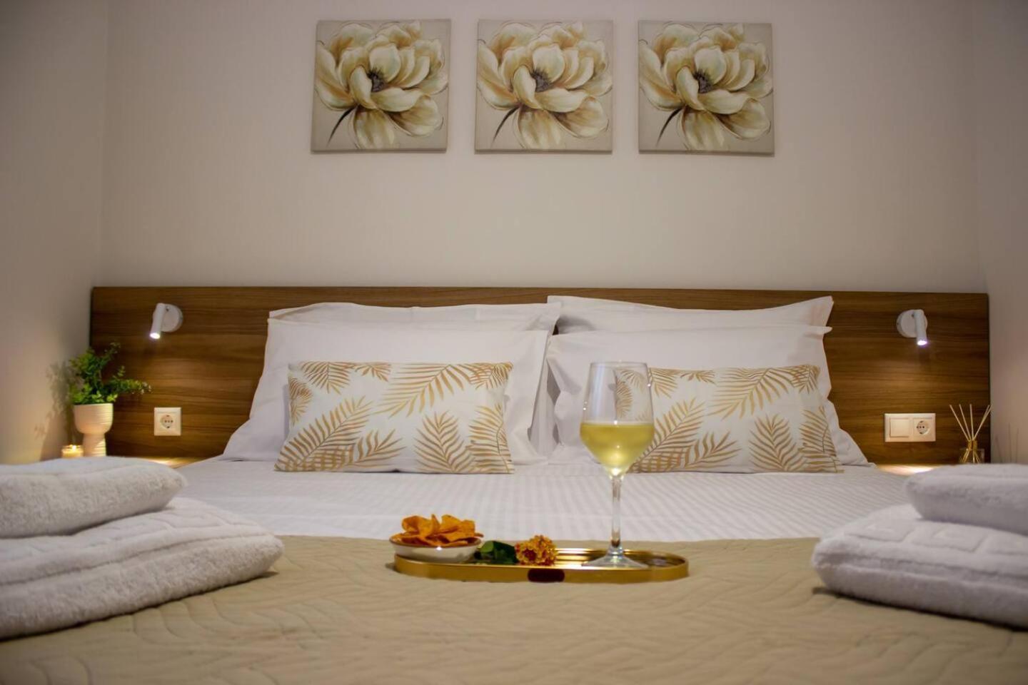 Maistro Suites With Pool, Matala 外观 照片