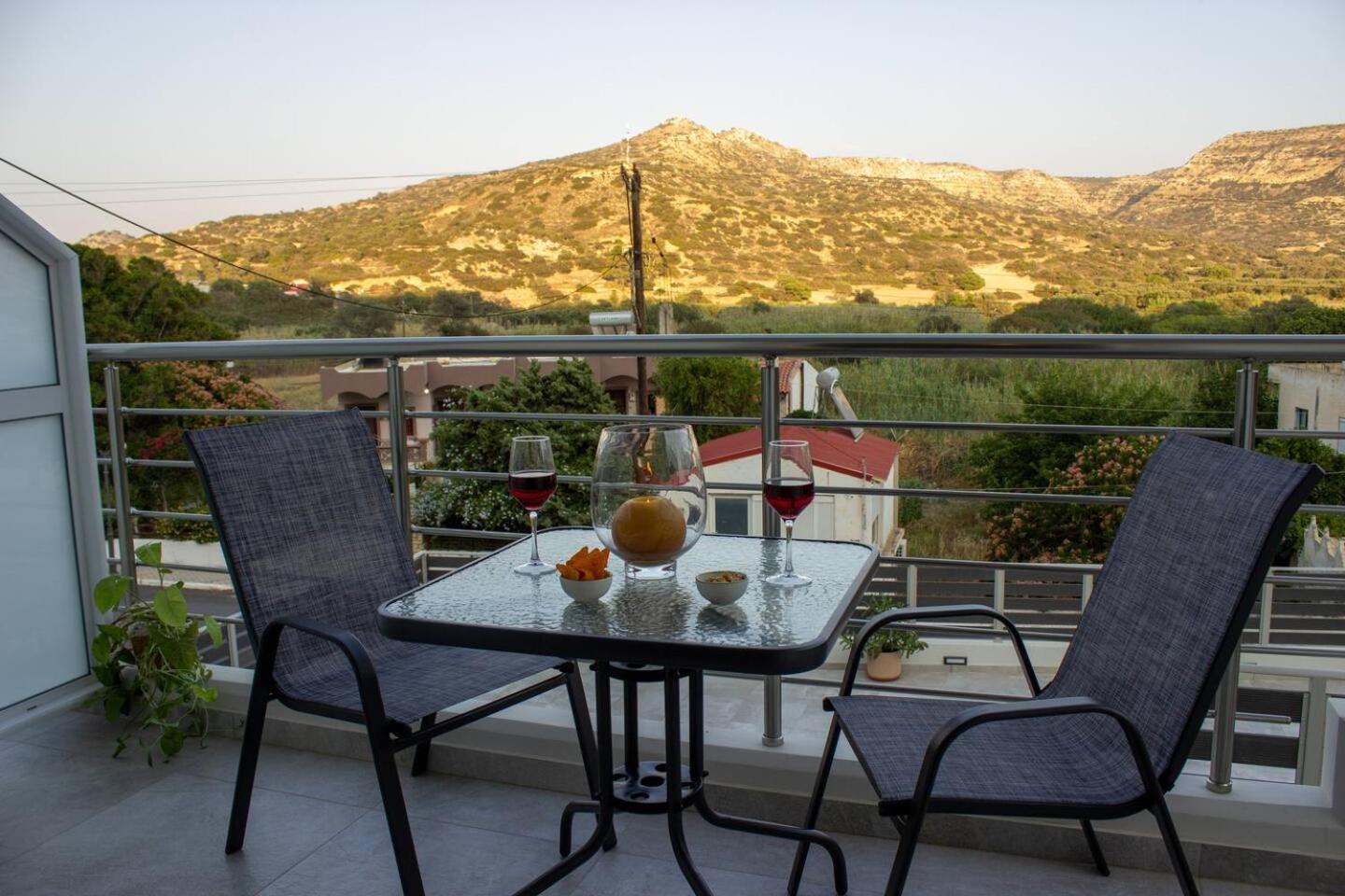 Maistro Suites With Pool, Matala 外观 照片